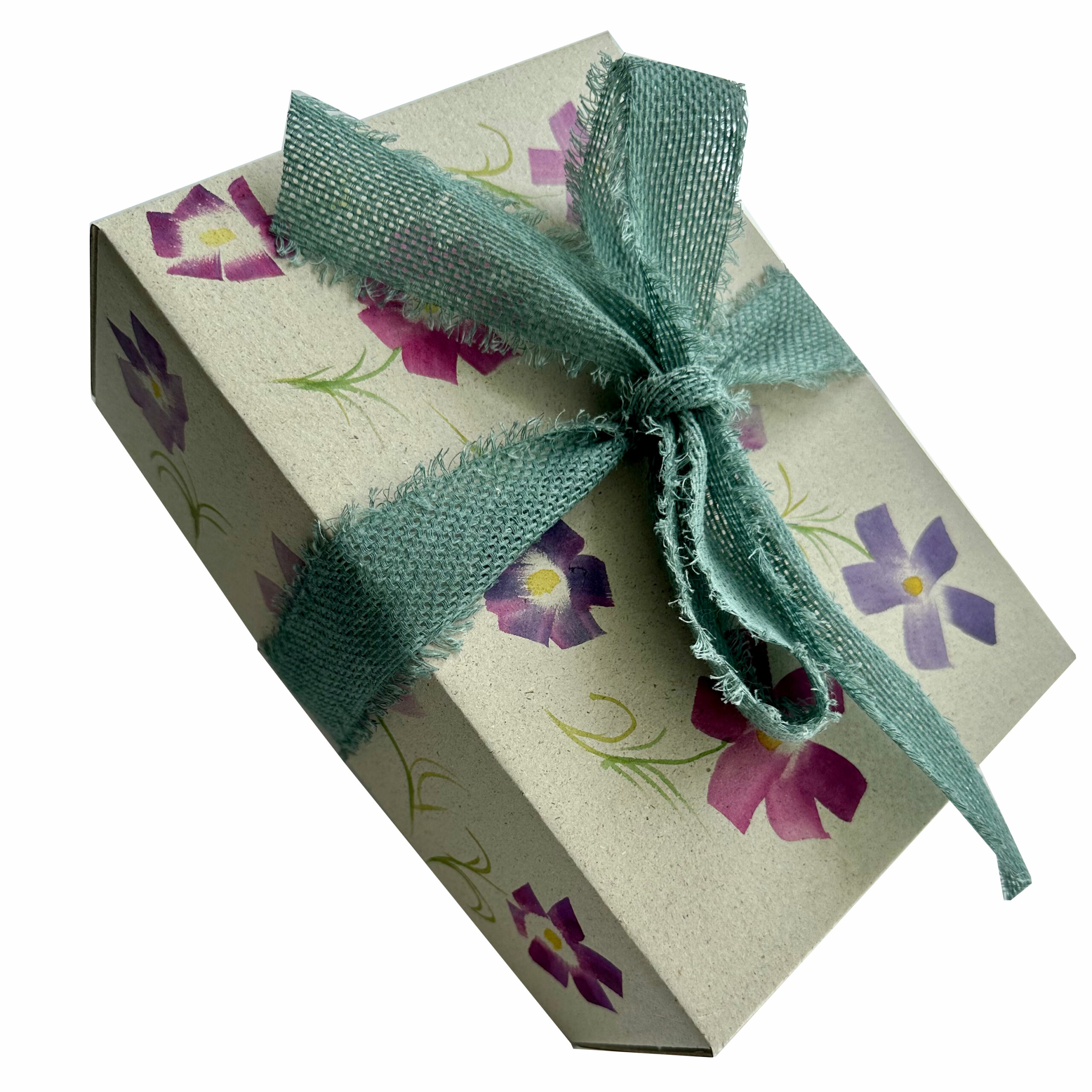 Geschenkkarton mit Blumenmuster. Handbemalt und mit einer grünen Schleife.